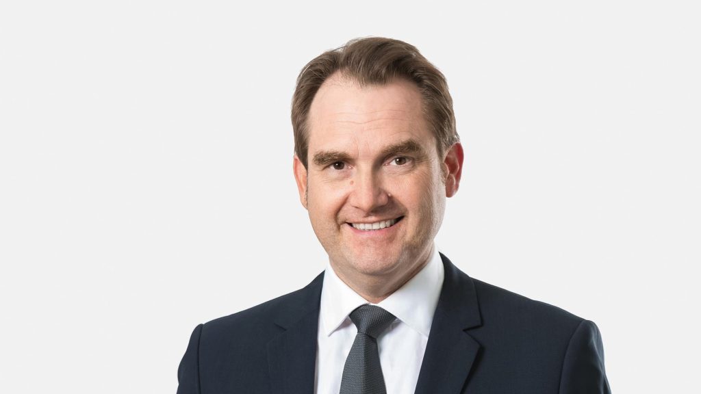 Dr. Dipl.-Ing. Oliver Grün, Jahrgang 1969, ist Gründer und Mehrheitsgesellschafter der GRÜN Group sowie Präsident des Bundesverband IT-Mittelstand e.V. und Präsident des IT-Mittelstand-Europaverbandes European DIGITAL SME Alliance.