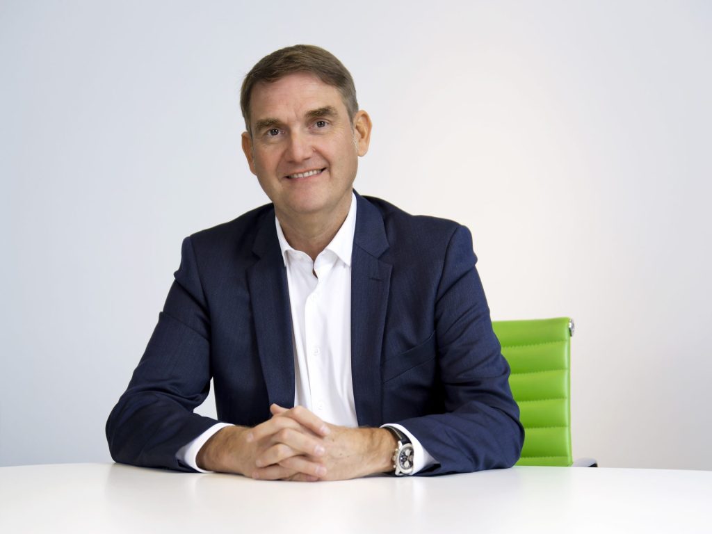 Dr. Dipl.-Ing. Oliver Grün, Jahrgang 1969, ist Gründer und Mehrheitsgesellschafter der GRÜN Group sowie Präsident des Bundesverband IT-Mittelstand e.V. und Präsident des IT-Mittelstand-Europaverbandes European DIGITAL SME Alliance.