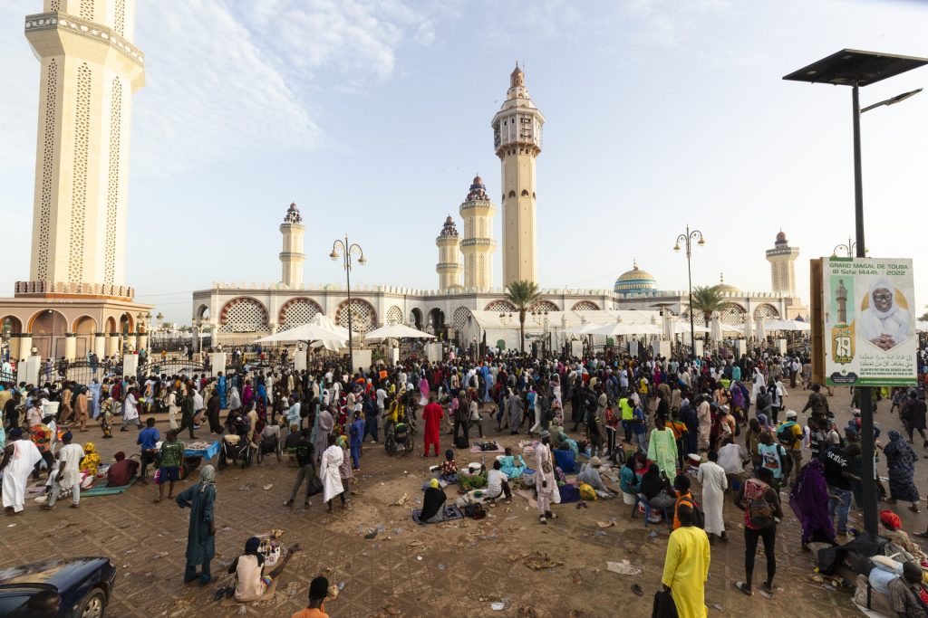 Gläubige vor der Großen Moschee in Touba.