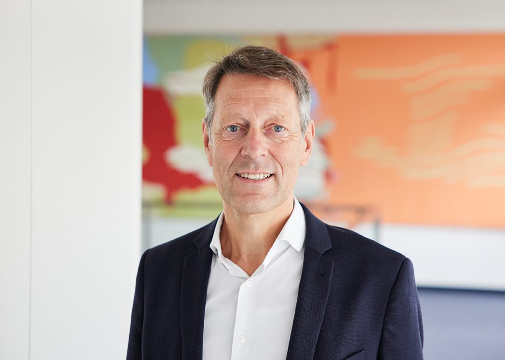 Um Deutschland verteidigungsfähig zu machen, schlägt der Generalsekretär der VolkswagenStiftung, Georg Schütte, vor, die Grenzen zwischen ziviler und militärischer Forschung abzubauen.