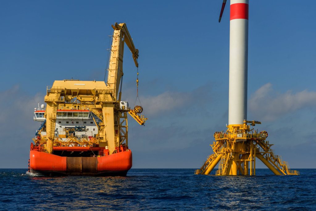 Großbritannien hat erstmals ein größeres Projekte für schwimmende Offshore-Windanlagen genehmigt. Im Bild: Ein Pilotprojekt vor Frankreich.