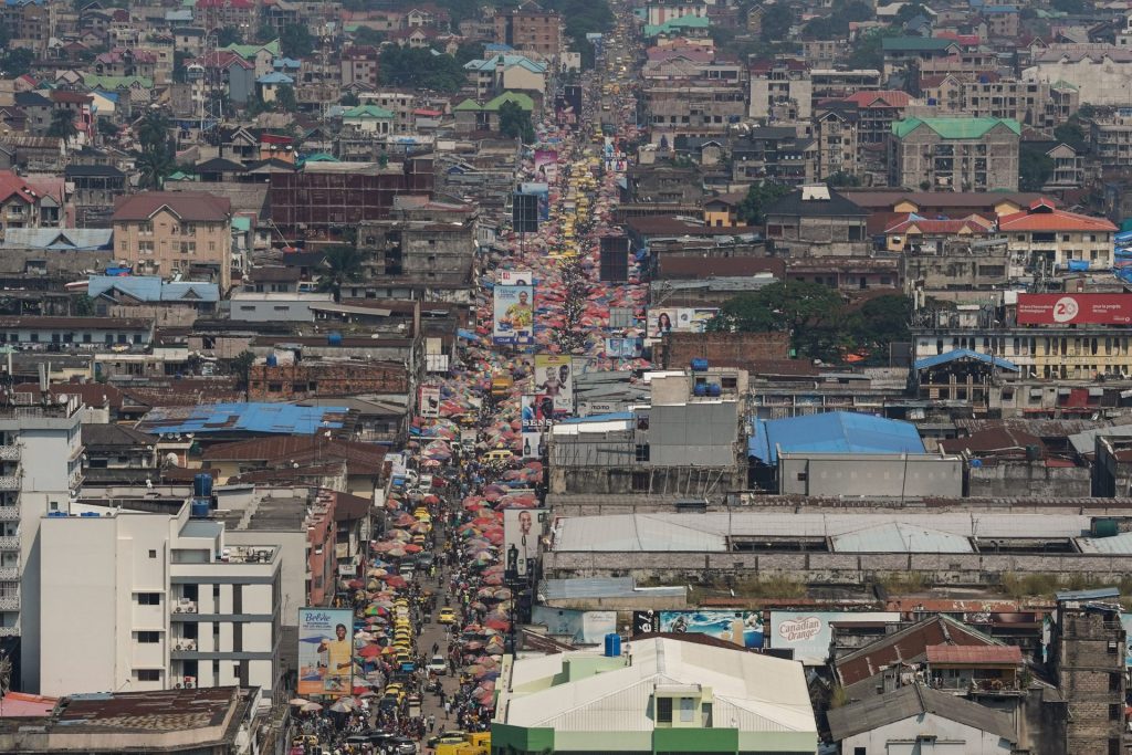 Blick auf Kinshasa, die größte französischsprachige Stadt der Welt.