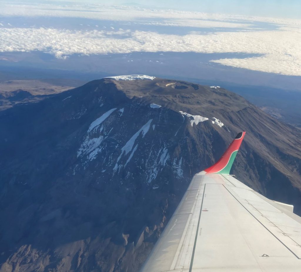 Blick auf den Uhuru-Peak, der höchste Gipfel des Kilimandscharo-Massivs.
