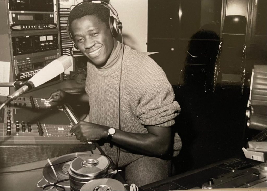 Richard Nawezi ist die Stimme von Radio Soukous.