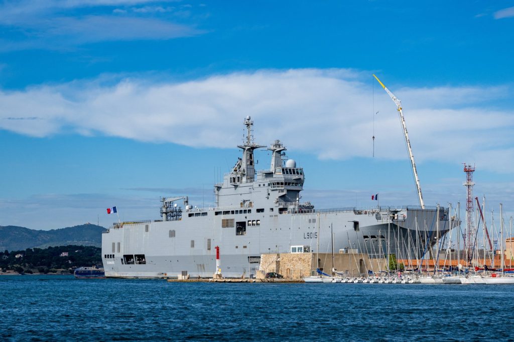 Das französische Kriegsschiff Dixmude im Juni 2024 im Hafen von Toulon.