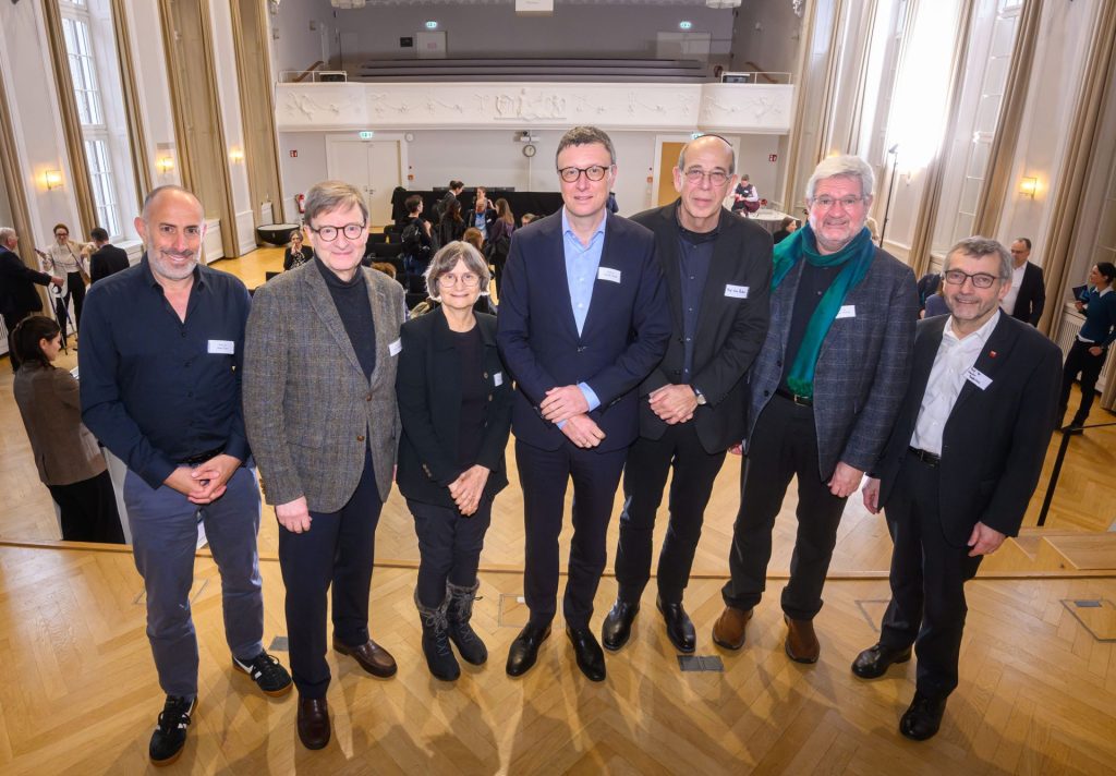 Sie diskutierten zum Abschluss des Symposiums über Unterstützung für die israelische Wissenschaft (von li.): Roee Ozeri, Otmar D. Wiestler, Michal Neeman, Patrick Cramer, Arie Zaban, Robert Schlögl, Walter Rosenthal. 