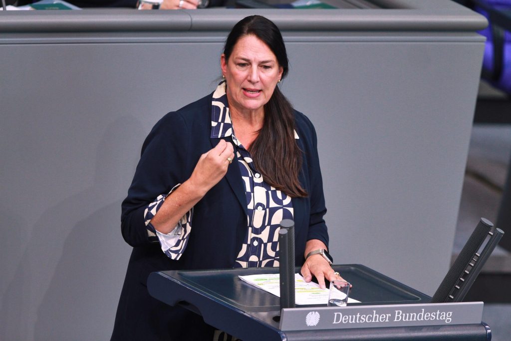 Anja Reinalter ist seit März 2024 bildungs- und forschungspolitische Sprecherin der Grünen-Bundestagsfraktion. Hier bei einer Rede im Bundestag.