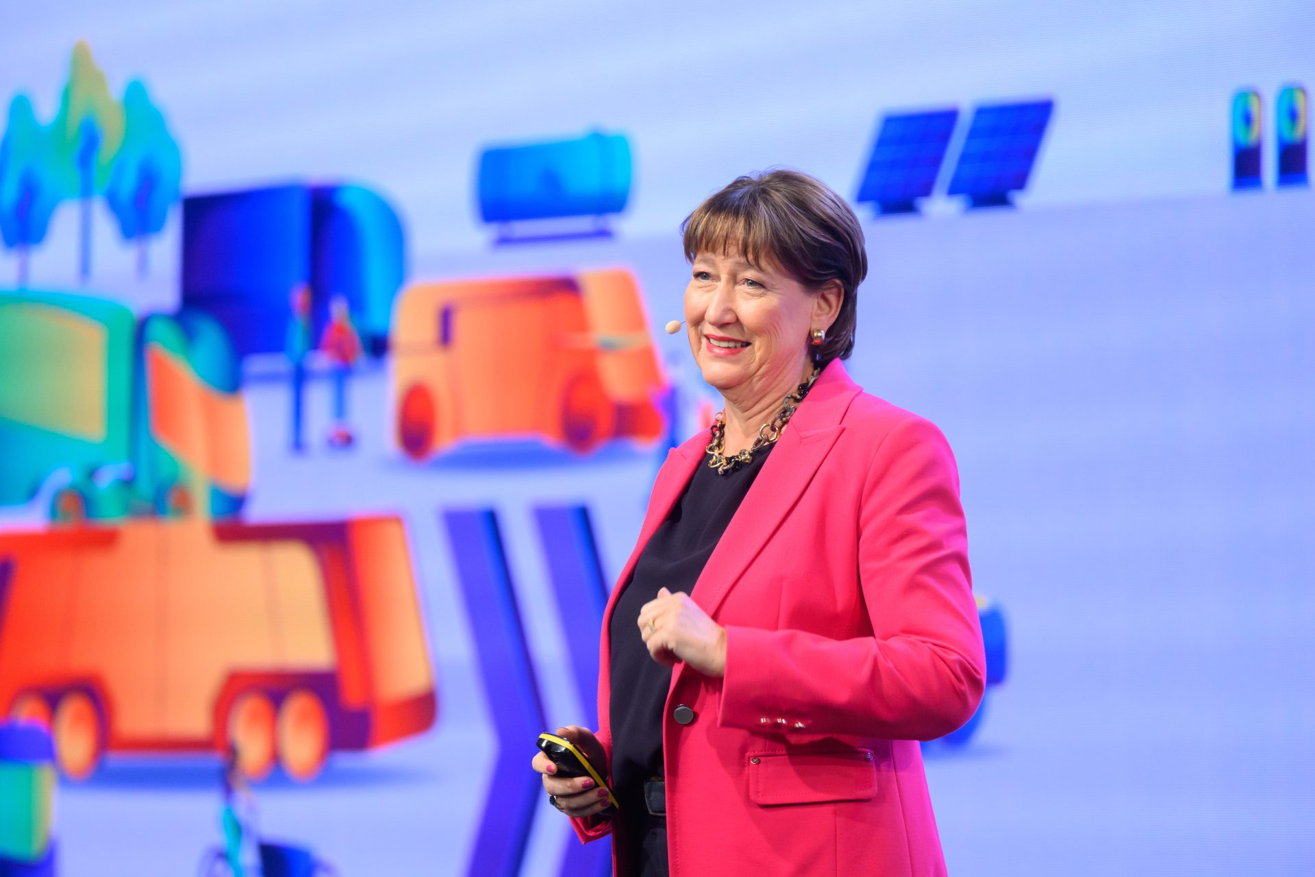 Beim Mobility Innovation Summit forderte VDA-Präsidentin Hildegard Müller Deregulierung in der Automobilbranche.