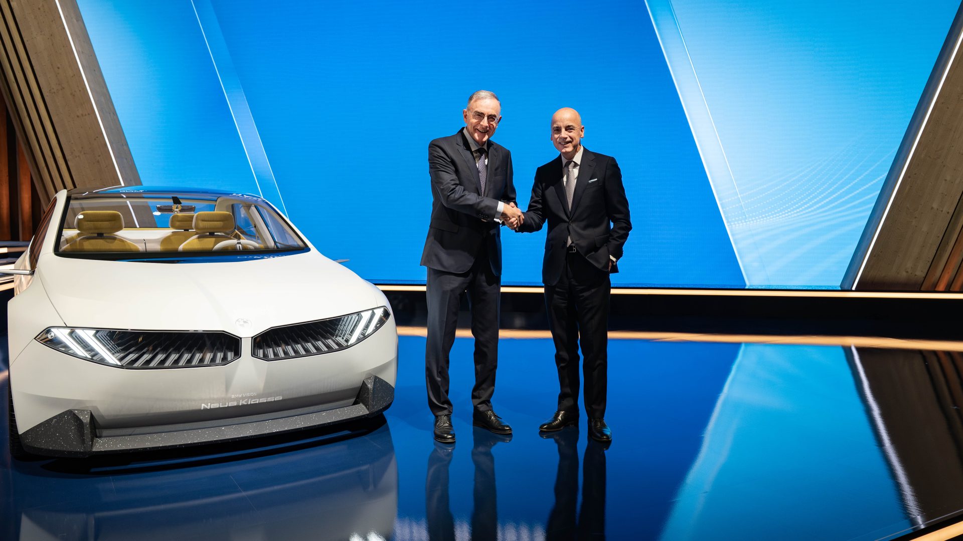 Norbert Reithofer (links) verabschiedet sich nach fast vier Jahrzehnten von BMW und macht Platz für Nicolas Peter (rechts).