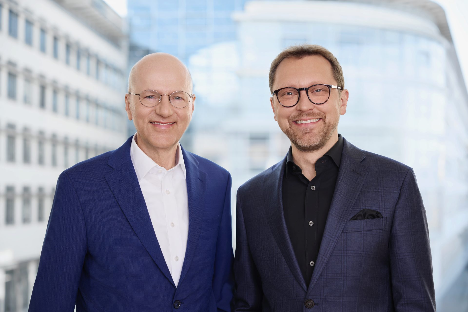 Reinhard Pfeiffer (links) und Stefan Rummel (rechts) sitzen seit Juli 2022 an der Doppelspitze der Messe München GmbH.