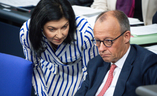 Deutscher Bundestag, 17. Plenarsitzung Bundeskanzler Friedrich Merz (CDU) im Gespraech mit Katherina Reiche, Bundesministerin fuer Wirtschaft und Energie auf der Regierungsbank bei der 17. Sitzung des Deutschen Bundestag in Berlin, 09.07.2025 Berlin Berlin Deutschland *** German Bundestag, 17th plenary session Federal Chancellor Friedrich Merz CDU in conversation with Katherina Reiche, Federal Minister for Economic Affairs and Energy on the government bench at the 17th session of the German Bundestag in Berlin, 09 07 2025 Berlin Berlin Germany