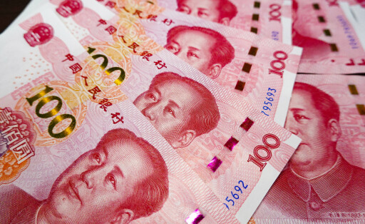 Foto-Illustration einer Reihe von 100-Yuan-Renminbi-Banknoten