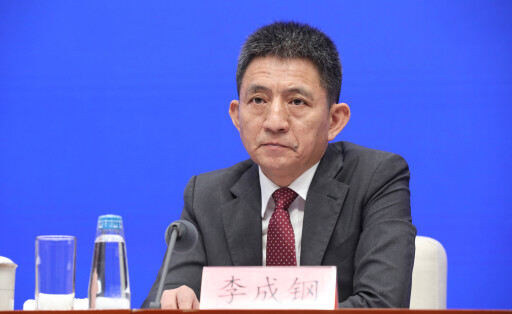 Li Chenggang bei einer Pressekonferenz im Juli 2025 in Peking.
