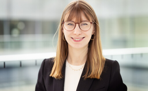 Porträt der Grünen-Bundestagsabgeordneten Jeanne Dillschneider.