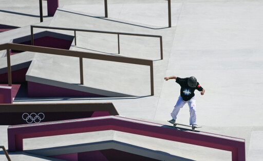 (210722) -- TOKYO, July 22, 2021 -- Zeng Wenhui of China skateboarding team attends a training session at Ariake Urban