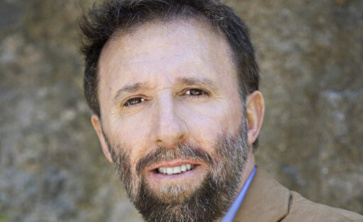 Roberto García Martínez ist Vorstandsvorsitzender von Eurobattery Minerals, einem schwedischen Bergbauunternehmen, das an den Börsen Stockholm und Stuttgart notiert ist.