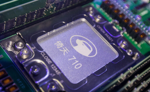 HANGZHOU, CHINA - OCTOBER 19: Server chip Yitian 710 developed by Alibaba s in-house semiconductor unit T-Head is on display during the Apsara Conference 2021 on October 19, 2021 in Hangzhou, Zhejiang Province of China. PUBLICATIONxINxGERxSUIxAUTxHUNxONLY Copyright: xVCGx CFP111353834096