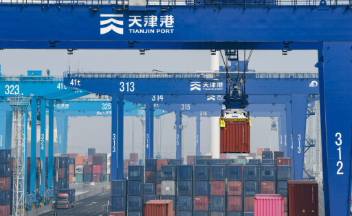 220409 -- TIANJIN, April 9, 2022 -- A container is loaded at the Beijiang Port Area of Tianjin Port in north China s Tianjin, April 9, 2022. North China s Tianjin Port handled approximately 4.63 million 20-foot equivalent units TEUs of containers in the first three months of 2022, up 3.5 percent year on year. The throughput figure marks a record high for the port compared to the same period in previous years, according to the port s operator. Despite negative impacts brought by the COVID-19 resurgence, the port has rolled out a series of prevention and control measures to safeguard smooth operation. CHINA-TIANJIN PORT-THROUGHPUT-NEW RECORD CN SunxFanyue PUBLICATIONxNOTxINxCHN