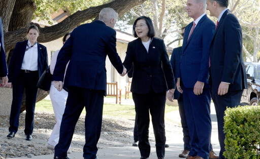 Syndication: Ventura County Star John Heubusch, executive director of the Ronald Reagan Presidential Library in Simi Valley, shakes hands with Taiwan s President Tsai Ing-Wen as House Speaker Kevin McCarthy looks on Wednesday, April 5, 2023. Mccarthy Taiwan President Meeting 3 Camarillo CA , EDITORIAL USE ONLY PUBLICATIONxINxGERxSUIxAUTxONLY Copyright: xJUANxCARLO/THExSTARx 20398454