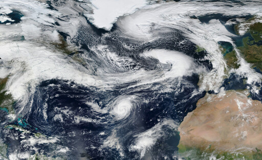 Kennedy Space Center NORTH ATLANTIC OCEAN - 11 Oct 2018 - This composite image of NASA MODIS satellite data from 11 Oct 2018 latest available shows Storm Callum right west og the British Isles, Hurricane Leslie lower centre and Hurricane Michael extreme left over the Carolinas over a large chunk of the northern hemisphere. The US NOAA have predicted that Hurricane Micheal will be on the heels of Storm Callum - which is forecast by the UK Met Ofiice to bring high winds and heavy rain to many parts of western England, Wales, Northern Ireland, Scotland and Ireland, with south Wales on an Amber rain warning for Friday and Saturday, United States on 2020/05/25. P *** Kennedy Space Center NORTH ATLANTIC OCEAN 11 Oct 2018 This composite i PUBLICATIONxNOTxINxAUT EPatl