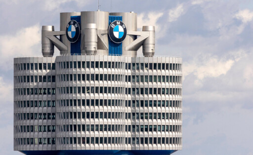 Hauptverwaltung und Wahrzeichen des Fahrzeugherstellers BMW in Muenchen. 31.03.2023, Muenchen, GER - Hochhaus mit BMW Logo., Muenchen Bayern Deutschland, DEU BMW *** Headquarters and landmark of the car manufacturer BMW in Munich 31 03 2023, Munich, GER high-rise building with BMW logo , Munich Bavaria Germany, DEU BMW