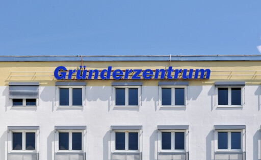 Bildnummer: 58068893 Datum: 23.05.2012 Copyright: imago/Schöning
Deutschland, Berlin, Gründerzentrum Marzahn Gebäude Berlin x0x xkg 2012 quer Deutschland Berlin Marzahn Marzahner Gründerzentrum Signet Logo Schriftzug Werbung Gebäude Aussenansicht aussen außen Außenansicht Ansicht Rhinstraße
58068893 Date 23 05 2012 Copyright Imago Schöning Germany Berlin Incubator Marzahn Building Berlin x0x xkg 2012 horizontal Germany Berlin Marzahn Marzahner Incubator Signet emblem emblem Advertising Building exterior view exterior exterior exterior view View Rhinstraße