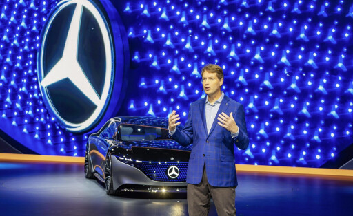 Ola Källenius, CEO, Vorstandsvorsitzender der Mercedes-Benz Group AG, präsentiert das Showcar VISION EQS, Designstudie zur Zukunft des Automobils auf der IAA, Frankfurt am Main, Hessen, Deutschland, Europa *** Ola Källenius, CEO, Chairman of the Board the Mercedes Benz Group AG, presents the Showcar Vision EQS, Design study to Future of Automobiles at the IAA, Frankfurt on Main, Hesse, Germany, Europe Copyright: imageBROKER/ArnulfxHettrich iblhet09155973.jpg Bitte beachten Sie die gesetzlichen Bestimmungen des deutschen Urheberrechtes hinsichtlich der Namensnennung des Fotografen im direkten Umfeld der Veröffentlichung