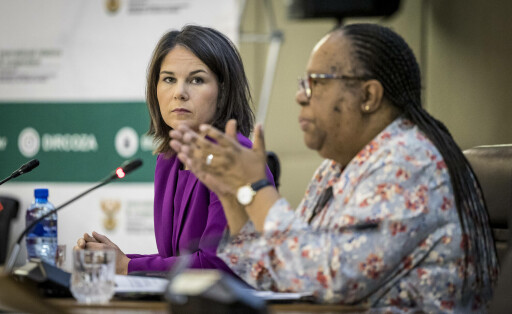 Annalena Baerbock Buendnis 90/Die Gruenen, Bundesaussenministerin, trifft die Aussenministerin von Suedafrika, Grace Naledi Pandor, in Pretoria. Hier gemeinsame Pressekonferenz. Pretoria Suedafrika *** Annalena Baerbock Buendnis 90 Die Gruenen , German Foreign Minister, meets the Foreign Minister of South Africa, Grace Naledi Pandor, in Pretoria Here joint press conference Pretoria South Africa Copyright: xThomasxKoehlerx