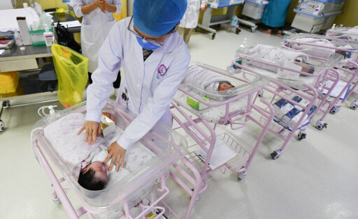 April 25, 2021, Fuyang, Anhui, China: A newborn baby is seen being cared for in the ward of the hospital neonatal care center..The results of the seventh national census of China will be released soon, and some institutions predict that the birth rate will be lower than the death rate for the first time. Fuyang China - ZUMAs197 20210425_zaa_s197_006 Copyright: xSheldon Cooperx