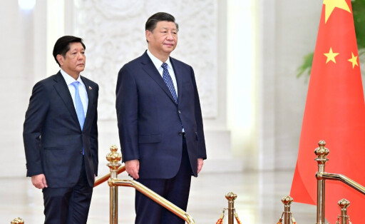 China, Xi Jinping empfängt philippinischen Präsident Ferdinand Marcos Jr. in Peking (230104) -- BEIJING, Jan. 4, 2023 -- Chinese President Xi Jinping holds a welcoming ceremony for Philippine President Ferdinand Romualdez Marcos Jr. prior to their talks at the Great Hall of the People in Beijing,