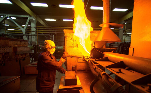 SVERDLOVSK REGION, RUSSIA. APRIL 1, 2015. A carbidization furnace for production of carbide and wolfram at the Kirovograd hard alloys plant. A cluster for import-substituting tools production is planned to be created on the basis of the Kirovograd hard alloys plant. The total volume of investment into the project is 20 billion rubles ($347 million). Vladimir Zhabrikov/TASS PUBLICATIONxINxGERxAUTxONLY RE15D064
Sverdlovsk Region Russia April 1 2015 a Furnace for Production of Carbide and Tungsten AT The Hard alloys plant a Clusters for Import substituting Tools Production IS Planned to Be Created ON The Basis of The Hard alloys plant The total VOLUME of Investment into The Project IS 20 Billion rubles Million Vladimir TASS PUBLICATIONxINxGERxAUTxONLY RE15D064