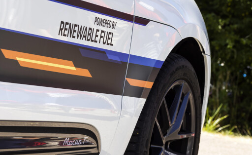 Porsche mit Verbrennermotor wirbt für Erneuerbare Kraftstoffe.