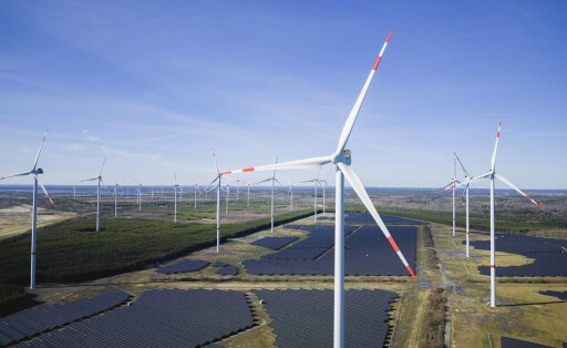 Energiepark Schipkau Die Energieparks in Schipkau sind mehrere Wind- und Solarparks auf der Fläche der ehemaligen Braunkohle-Tagebaue Klettwitz und Klettwitz-Nord im Lausitzer Braunkohlerevier, die zum größten Teil auf dem Gebiet der Gemeinde Schipkau in Brandenburg errichtet worden sind. Schipkau Brandenburg GERMANY *** Energy Park Schipkau The energy parks in Schipkau are several wind and solar parks on the area of the former opencast lignite mines Klettwitz and Klettwitz North in the Lusatian lignite mining area, most of which have been built on the territory of the municipality of Schipkau in Brandenburg Schipkau Brandenburg GERMANY