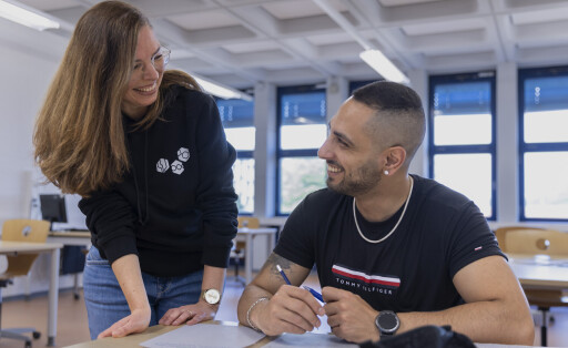 Deutscher Schulpreis 2022,
nominierte Schulen,
Berufliche Schule ITECH Elbinsel Wilhelmsburg Hamburg,
Fuer Schueler*innen moit deutsch als Fremdsprache gibt es spezielle Unterrichtszeit um moegliche Missverstaendisse klaeren zu koennen,
Der Unterricht an der ITECH findet grundsaetzlichin hybrider Form statt,
Hamburg, 08.06.2023
Foto: Vera Loitzsch