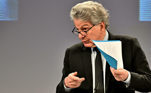 Thierry Breton , EU-Kommissar. Thierry Breton der EU-Kommissar für Binnenmarkt, Dienstleistungen, Verteidigung und Raumfahrt bei der Pressekonferenz in der Europäischen Kommission. Brüssel Brüssel Belgien *** Thierry Breton , EU Commissioner Thierry Breton the EU Commissioner for Internal Market, Services, Defense and Space at the press conference at the European Commission Brussels Belgium Copyright: xRolfxPossx