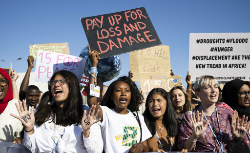 News Bilder des Tages SHARM EL-SHEIKH 20221118 Patience Nabukalu fran Fridays for future i Kampala, Uganda, marscherar för klimatet och Loss and damage , pa FN:s klimatmöte COP27 i Egypten. SHARM EL-SHEIKH EGYPTEN x10060x *** SHARM EL SHEIKH 20221118 Patience Nabukalu from Fridays for future in Kampala, Uganda, marches for the climate and Loss and damage, at the UN climate meeting COP27 in Egypt SHARM EL SHEIKH EGYPT x10060x, PUBLICATIONxNOTxINxDENxNORxSWExFIN Copyright: xHenrikxMontgomery/TTx KLIMATMÖTE COP27