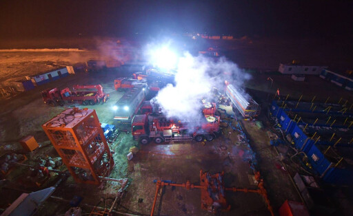 HUTUBI, CHINA - DECEMBER 19: Employees work at an exploratory well, with an estimated hundred-billion-cubic-meter natural gas and oil reserves, operated by China National Petroleum Corporation CNPC in the middle of southern margin of Junggar Basin on December 19, 2020 in Hutubi County, Xinjiang Uyghur Autonomous Region of China. PUBLICATIONxINxGERxSUIxAUTxHUNxONLY Copyright: xVCGx CFP111311227425