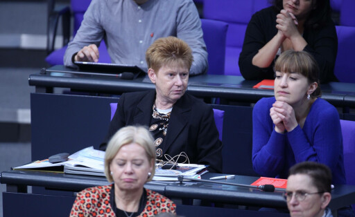Berlin, Deutschland, 20.10.2023: Sitzungswoche im Deutschen Bundestag: Petra Pau mitte links sitzt in der Linksfraktion neben anderen Abgeordneten *** Berlin, Germany, 20 10 2023 Session week at Germans Bundestag Petra Pau Middle left sits in the left-wing faction next to others Members of Parliament Copyright: xdtsxNachrichtenagenturx dts_25034