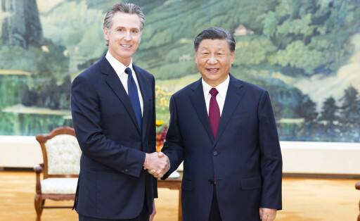 News Bilder des Tages 231025 -- BEIJING, Oct. 25, 2023 -- Chinese President Xi Jinping meets with Gavin Newsom, governor of the U.S. state of California, at the Great Hall of the People in Beijing, capital of China, Oct. 25, 2023. CHINA-BEIJING-XI JINPING-U.S.-CALIFORNIA GOVERNOR-MEETING CN HuangxJingwen PUBLICATIONxNOTxINxCHN