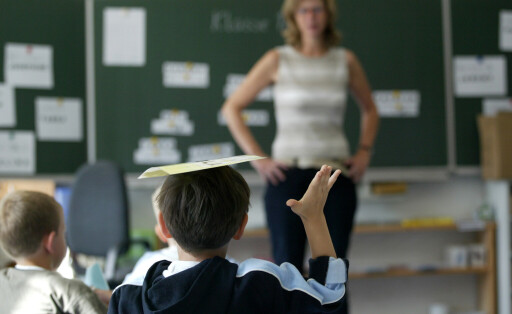 Unkonzentrierte Schulkinder.