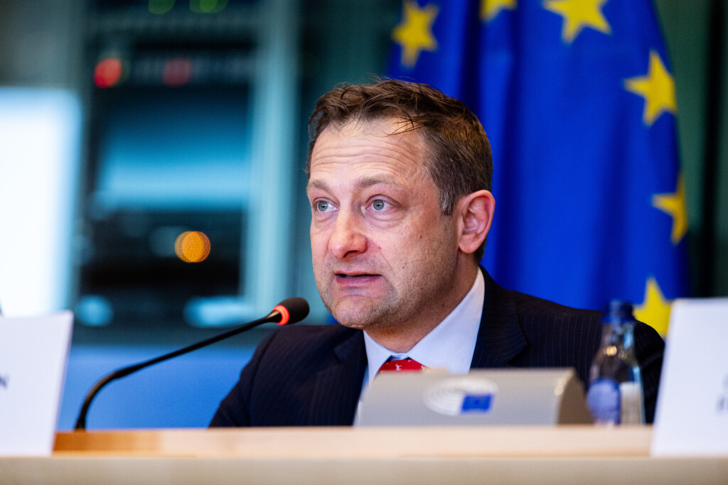 EU-Agrarkommissar Christophe Hansen stellt dem Agrarausschuss die GAP-Reform vor.