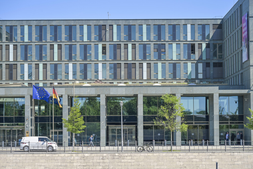 Bundesministerium für Bildung, Familie, Senioren, Frauen und Jugend.