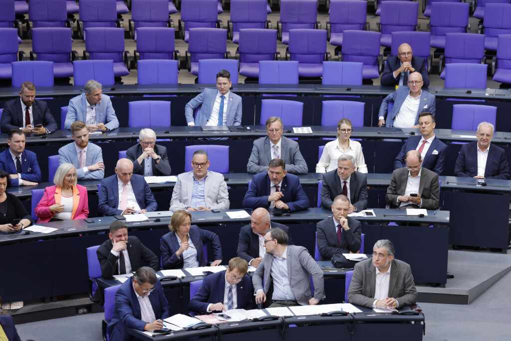 AfD Fraktion, Deutschland, Berlin, Reichstag, Fraktionen debattieren über queerfeindliche Hasskriminalität Aufnahmedatum 26.06.2025 Bildnachweis picture alliance / Metodi Popow | M. Popow