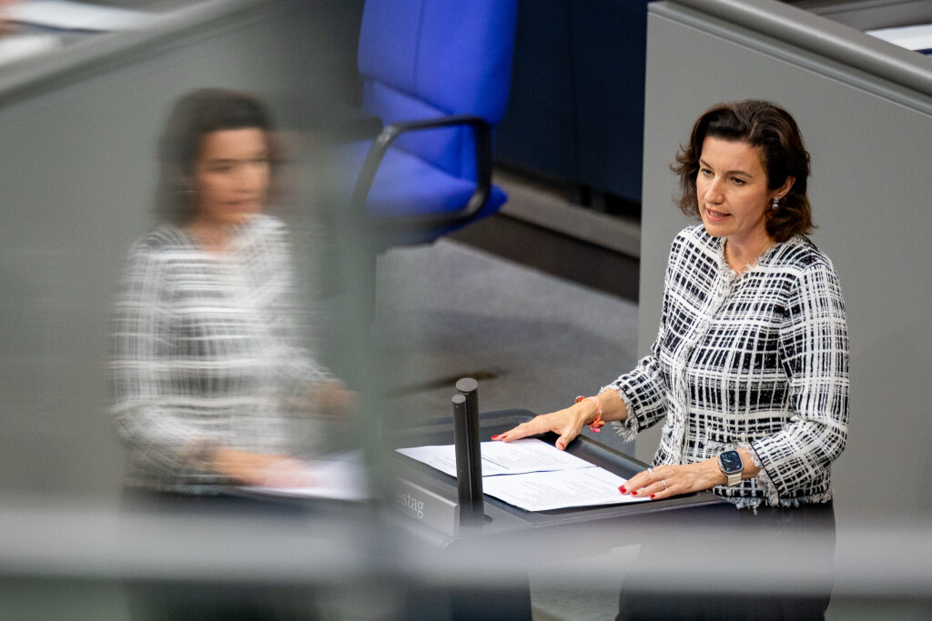 Ministerin Dorothee Baer haelt eine Rede im Bundestag. Berlin, 10.07.2025.