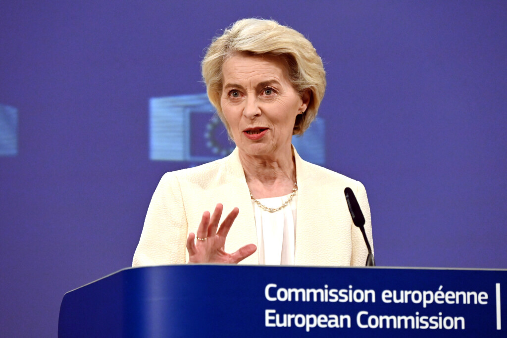 Ursula von der Leyen, EU-Kommissionspräsidentin, spricht bei einer Pressekonferenz.