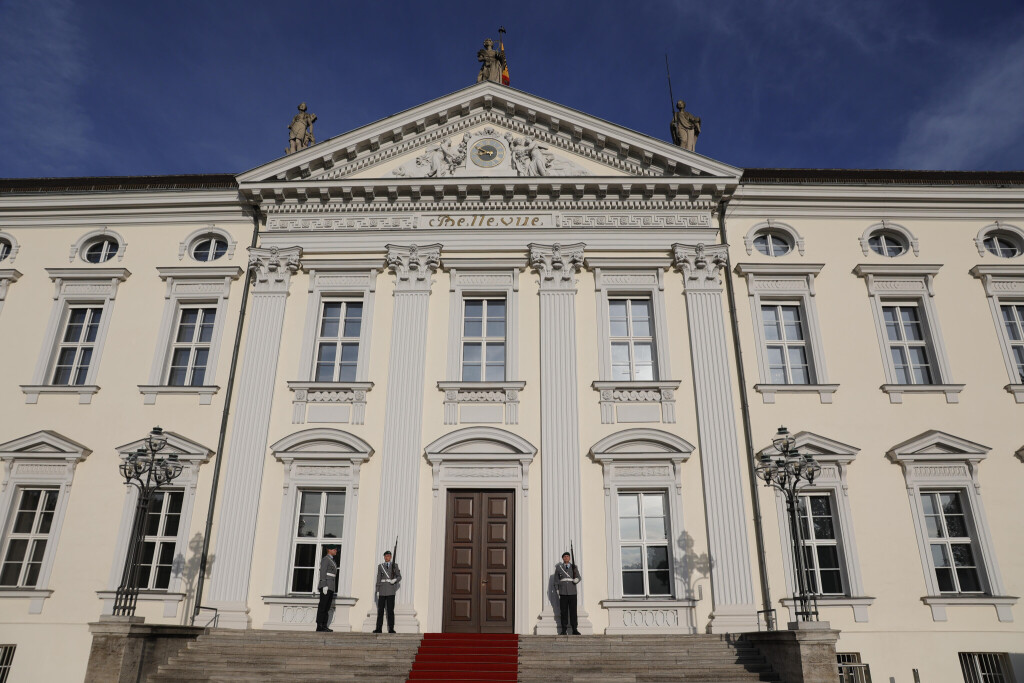 Deutschland, Berlin, Schloss Bellevue, Gespräch mit den Präsidenten von Kasachstan, Kassim-Schomart Tokajew; Kirgisistan, Sadyr Dschaparow; Tadschikistan, Emomali Rahmon; Usbekistan, Shawkat Mirsijojew sowie dem ehemaligen Präsidenten von Turkmenistan, Gurbanguly Berdimuhamedow