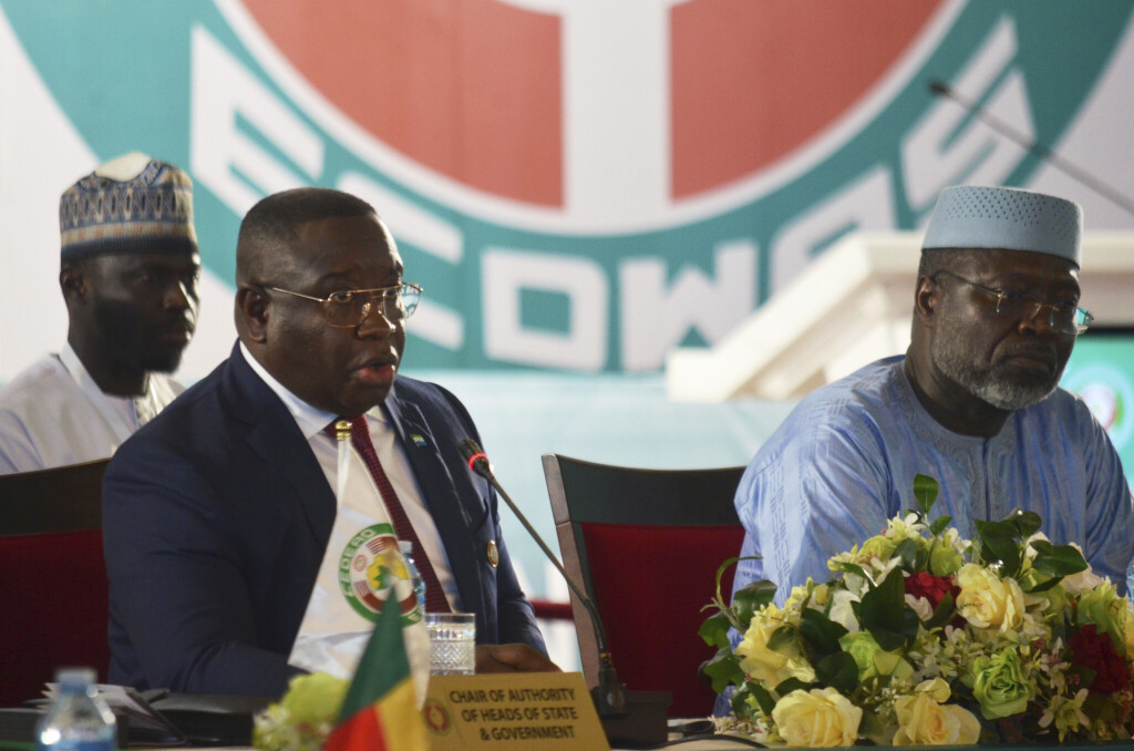 Julius Maada Bio spricht auf der ECOWAS-Sitzung in Nigeria, bei der er zum Vorsitzenden gewählt wurde.