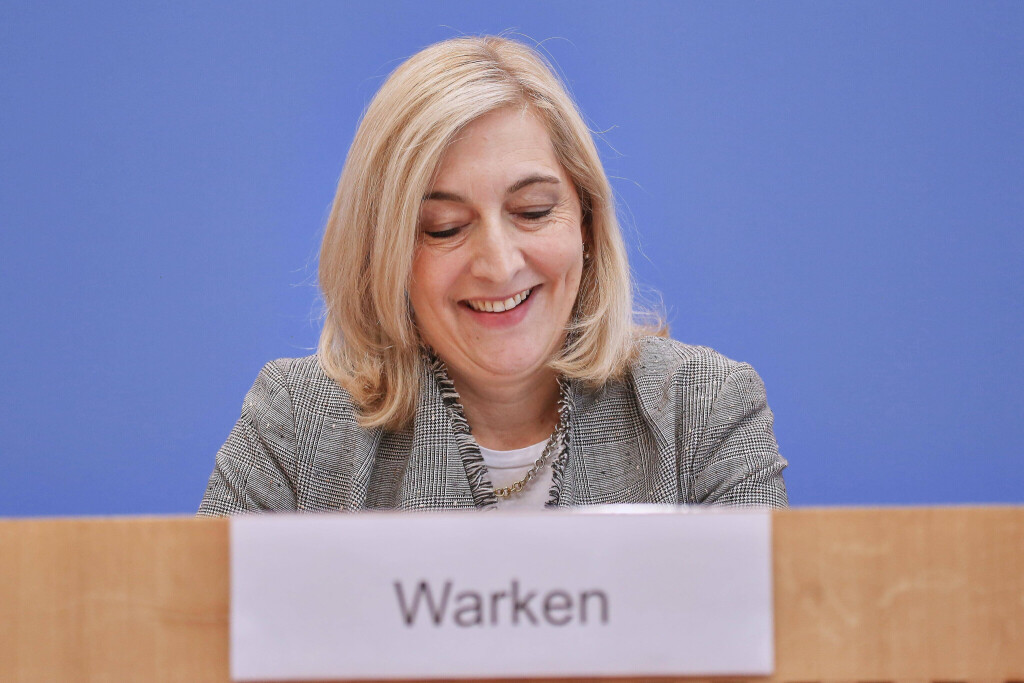 Bundespressekonferenz: PK zur Eröffnung des Forschungsdatenzentrums Gesundheit (FDZ): Bundesministerin für Gesundheit Nina Warken (CDU)