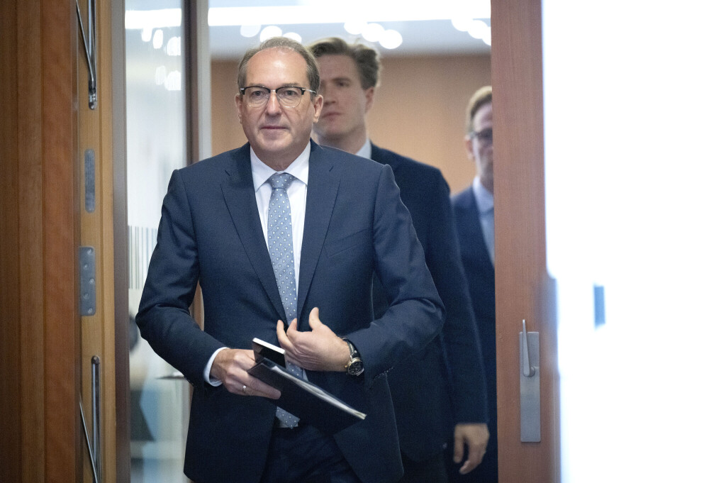 Alexander Dobrindt beim Pressestatement zu den Beschlüssen des Bundeskabinetts im Bundesministerium des Innern. Berlin, 08.10.2025