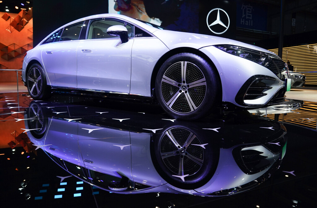 A Mercedes Benz new energy vehicle is displayed at the 4th China International Import Expo (CIIE) in Shanghai in 2021.